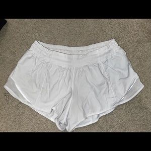 Lululemon Hotty Hot Shorts 2.5”